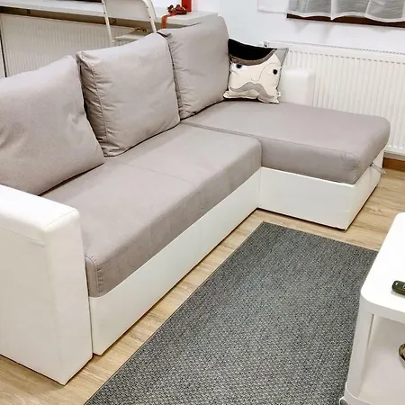 10 Apartment *