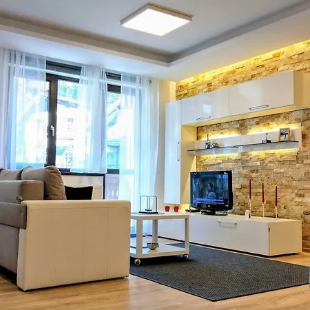 10 Apartment *