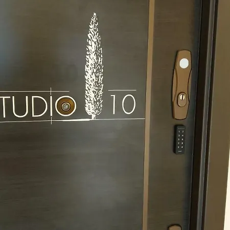 10 Apartment *